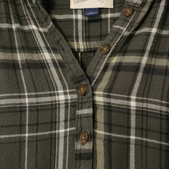 ✨2 for $5✨ Universal Threads Green Plaid Casual Top Size XS - Picture 2 of 7